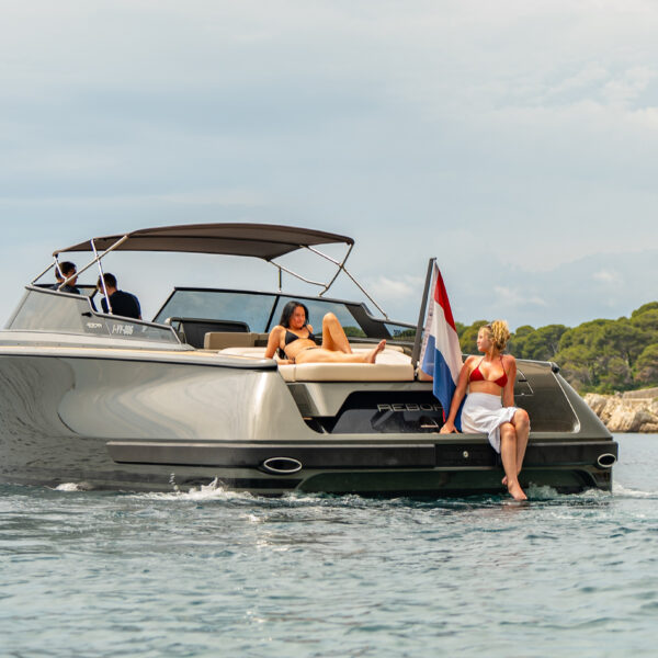 Reborn-Yachts-38-BOWRIDER-10