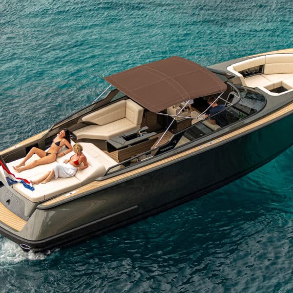 Reborn-Yachts-38-BOWRIDER-2