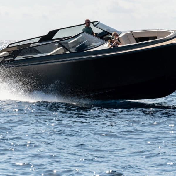 Reborn-Yachts-38-BOWRIDER-3