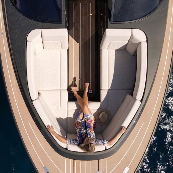 Reborn-Yachts-38-BOWRIDER-4