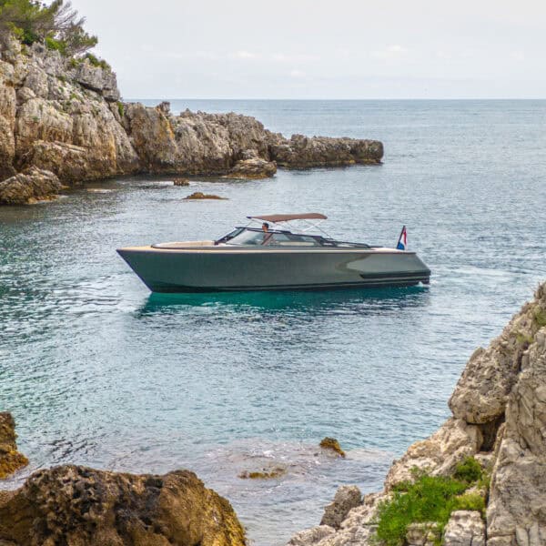 Reborn-Yachts-38-BOWRIDER-5