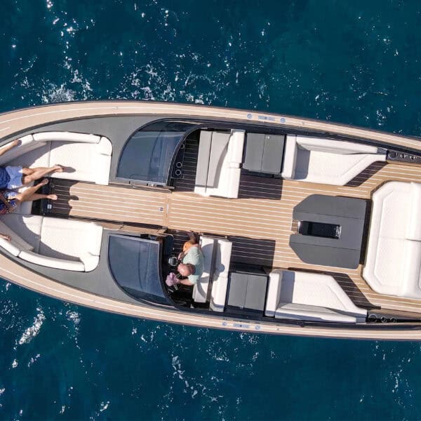 Reborn-Yachts-38-BOWRIDER-6