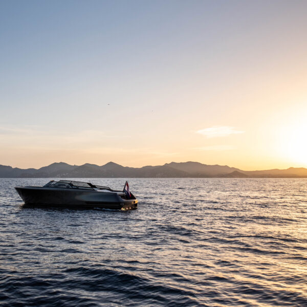 Reborn-Yachts-38-BOWRIDER-9