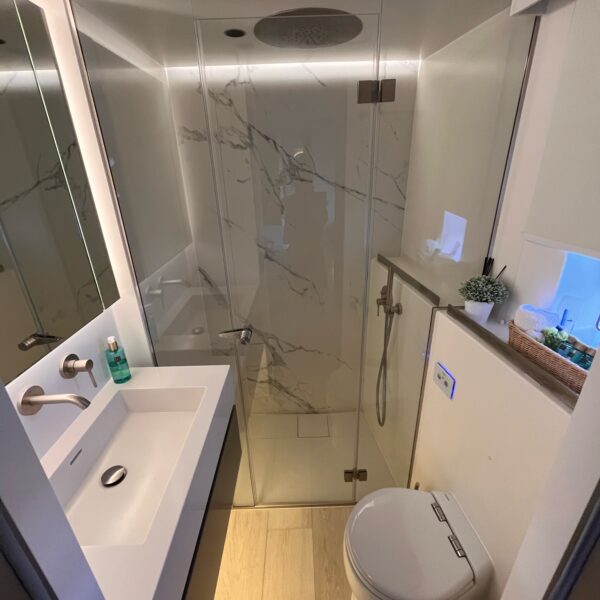 29 yolo bathroom 2