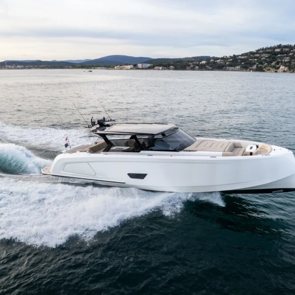 ELEVEN_01_Profile_2025-04_Vanquish+58+T-Top+ELEVEN-192_LR-HoLJbDws