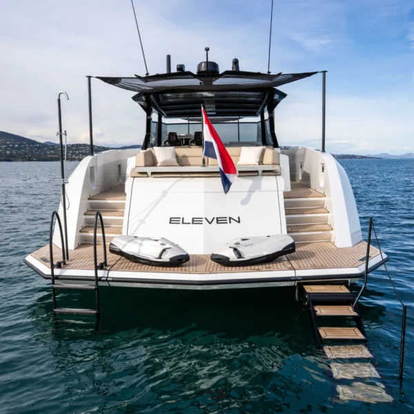 ELEVEN_04_Aft_2025-04_Vanquish+58+T-Top+ELEVEN-107_LR-sZkdZnRD