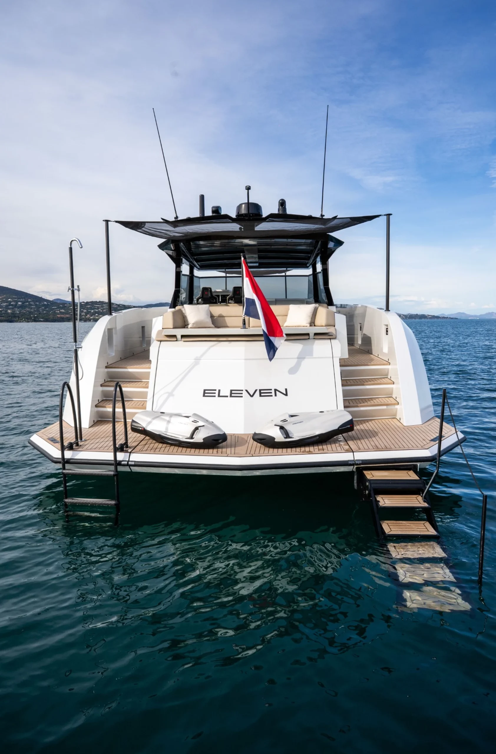 ELEVEN_04_Aft_2025-04_Vanquish+58+T-Top+ELEVEN-107_LR-sZkdZnRD