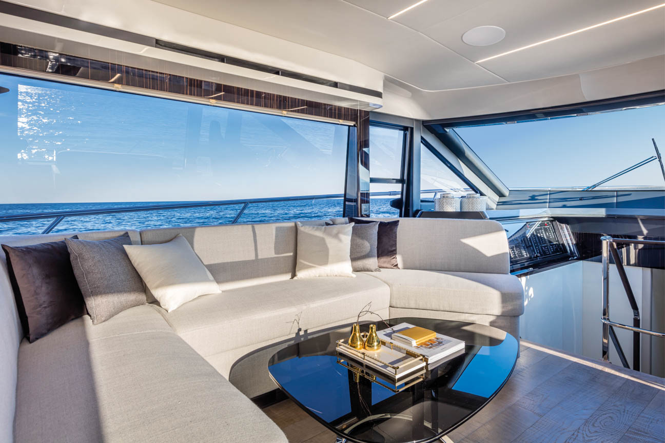 18-Absolute-Yachts-62-FLY-EntertainementArea