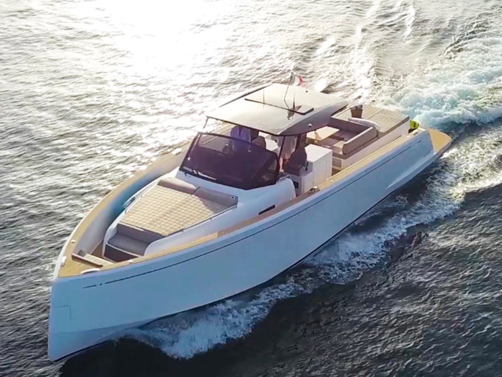Exterieur-Yacht-dessus-V2